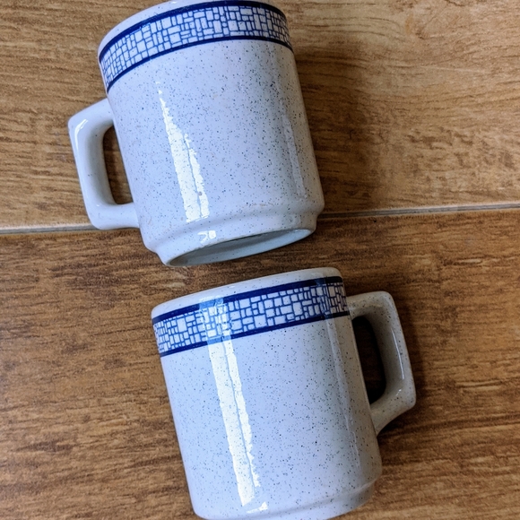 2 Buffalo China Mid-Century Mugs - Picture 7 of 9